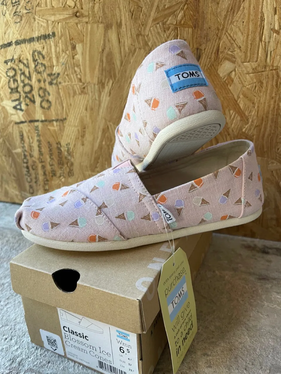 Toms Women Classic Blossom Ice Cream Cones shoes