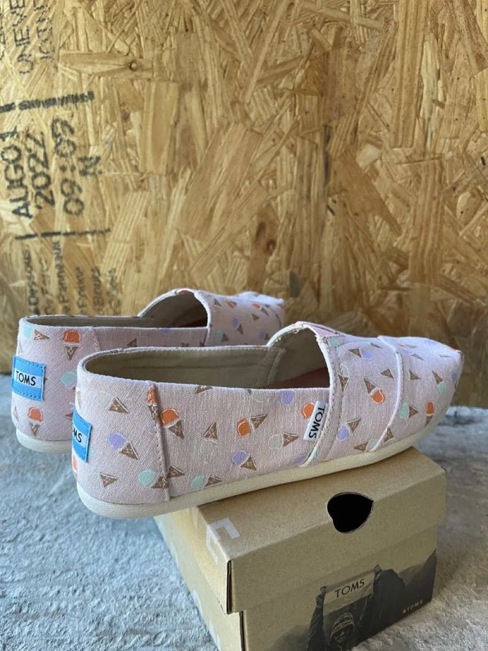 Toms Women Classic Blossom Ice Cream Cones shoes